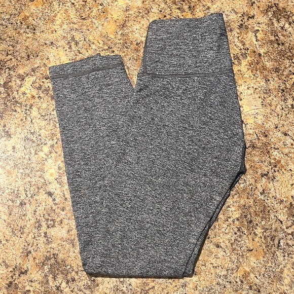 Excellent condition grey align lululemon leggings. Size 4. 25” - Picture 1 of 2